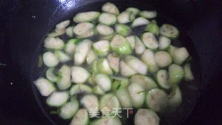 丝瓜豆腐皮蛋汤的做法步骤：4