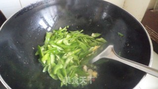 尖椒炒鸡蛋的做法步骤：5