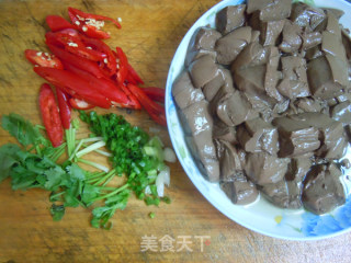 夏季开胃菜--麻辣鸭血的做法步骤：2