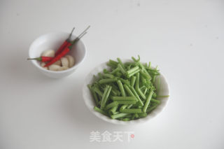 蒜泥空心菜的做法步骤：1