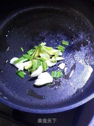 酸菜牛蛙的做法步骤：3