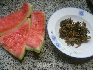 梅干菜炒西瓜皮的做法步骤：1