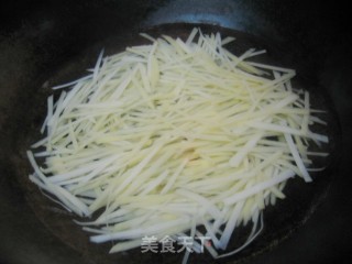 酸辣脆爽——酸辣土豆丝的做法步骤：2