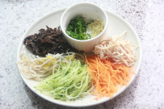 【清凉夏日】——鸡丝凉面的做法步骤：5