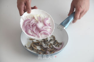 洋葱炒鳝丝的做法步骤：2