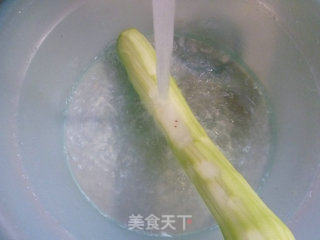 鱿鱼炒夜开花的做法步骤：2