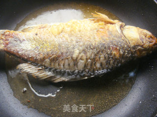 酱焖鲫鱼的做法步骤：4