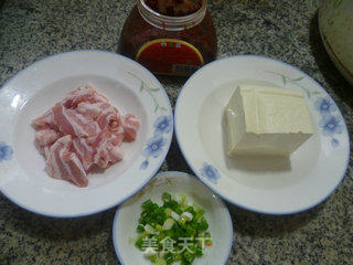 五花肉炒豆腐的做法步骤：1