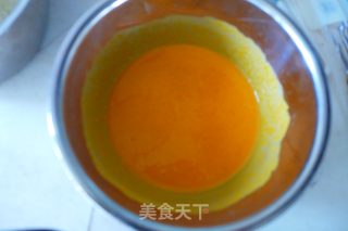 南瓜黑芝麻戚风蛋糕的做法步骤：3
