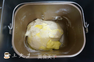 黑提蔓越莓干吐司的做法步骤：2