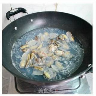 【豉香紫苏辣爆沙甲】来一顿鲜美无比的海鲜餐的做法步骤：2