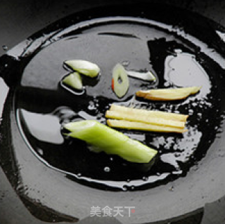 【西红柿炒面筋】----清清爽爽家常菜的做法步骤：3