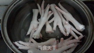 泡椒凤爪的做法步骤：1