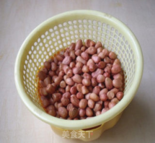 芝麻香酥花生的做法步骤：3