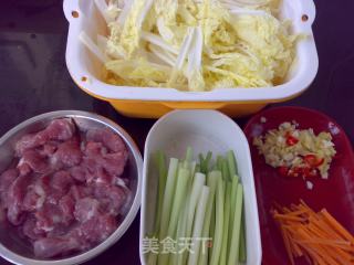 肉片炒白菜的做法步骤：1