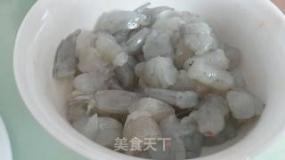 猪肉香菜虾丸汤的做法步骤：2