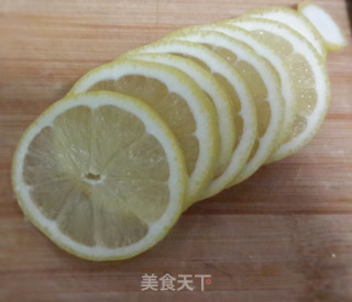 蜂蜜柠檬的做法步骤：2