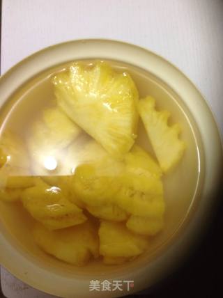 糖水菠萝的做法步骤：1
