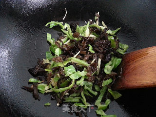 家庭制作鱼香肉丝（简易版）的做法步骤：9