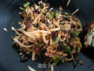 家庭制作鱼香肉丝（简易版）的做法步骤：13