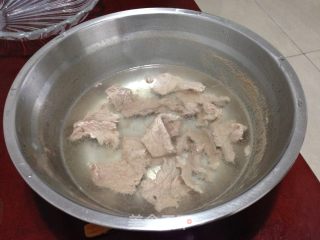养颜补血----石斛芡实炖鱼胶的做法步骤：3