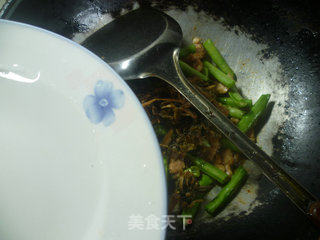 梅干菜五花肉炒梅豆的做法步骤：8