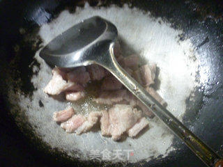 青椒油豆腐炒五花肉的做法步骤：5