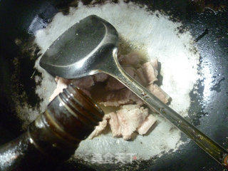 青椒油豆腐炒五花肉的做法步骤：6