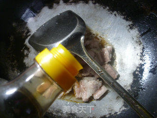 青椒油豆腐炒五花肉的做法步骤：7