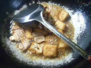 青椒油豆腐炒五花肉的做法步骤：10
