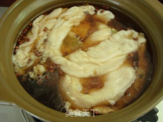 酸辣菜炒大肠的做法步骤：1