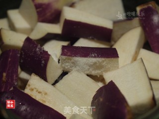 鱼香茄子：开胃家常菜的做法步骤：2
