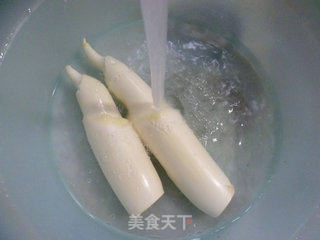 萝卜干炒茭白的做法步骤：2
