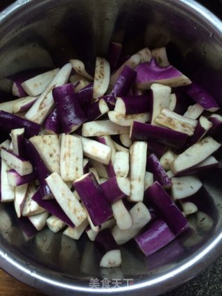 鱼香肉末茄子的做法步骤：1