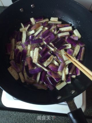 鱼香肉末茄子的做法步骤：2