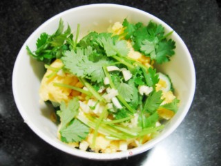 清口降火夏季菜——黄瓜拌鸡蛋的做法步骤：5