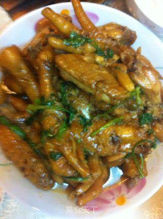 电饭煲焖鸡中翅鸡脚的做法步骤：3