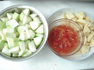 番茄烧西葫芦的做法步骤：2