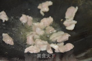 木耳胡萝卜炒瘦肉的做法步骤：3