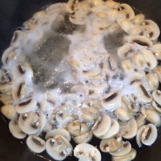凉拌蘑菇的做法步骤：2