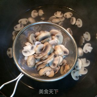 凉拌蘑菇的做法步骤：3