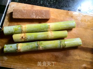 甘蔗茅根水的做法步骤：1