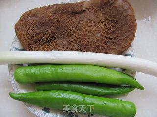 简单小菜---辣炒毛肚的做法步骤：1