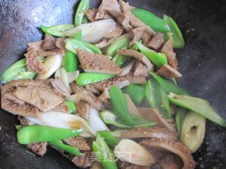 简单小菜---辣炒毛肚的做法步骤：6