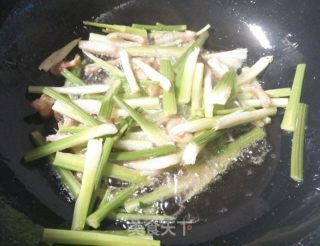 香芹炒肉丝的做法步骤：5