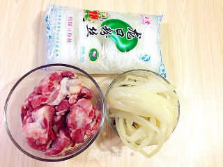 私房菜之酸菜炖排骨的做法步骤：1