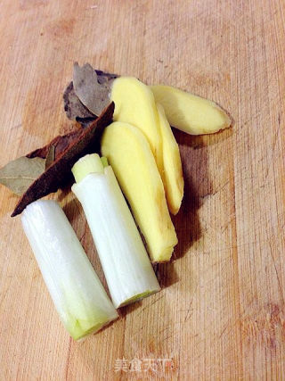 私房菜之酸菜炖排骨的做法步骤：2
