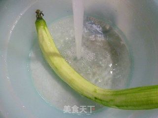 雪菜五花肉炒丝瓜的做法步骤：2