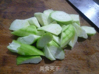 雪菜五花肉炒丝瓜的做法步骤：3