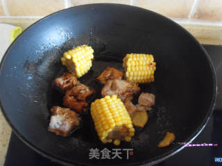 排骨炖玉米的做法步骤：3